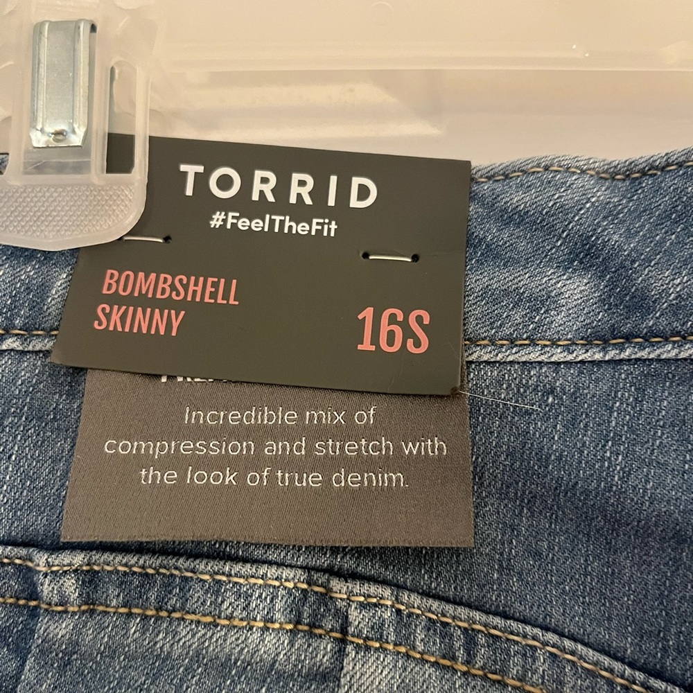 NWT Torrid Bombshell Skinny Jeans Distressed 16 Short